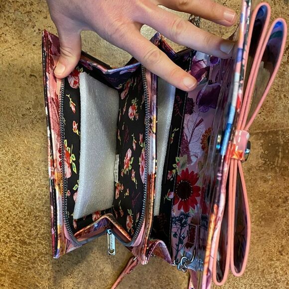 BETSEY‎ Johnson pink floral flap cross body wallet with adjustable chain strap - Picture 6 of 10